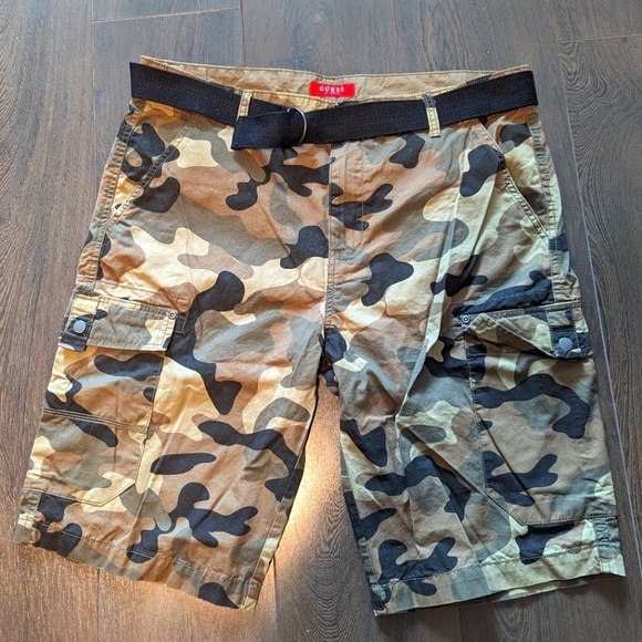 EUC Guess camo shorts - Picture 1 of 9